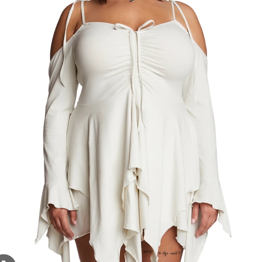 Elegant WHITE Off-Shoulder Fairy Renaissance Dress